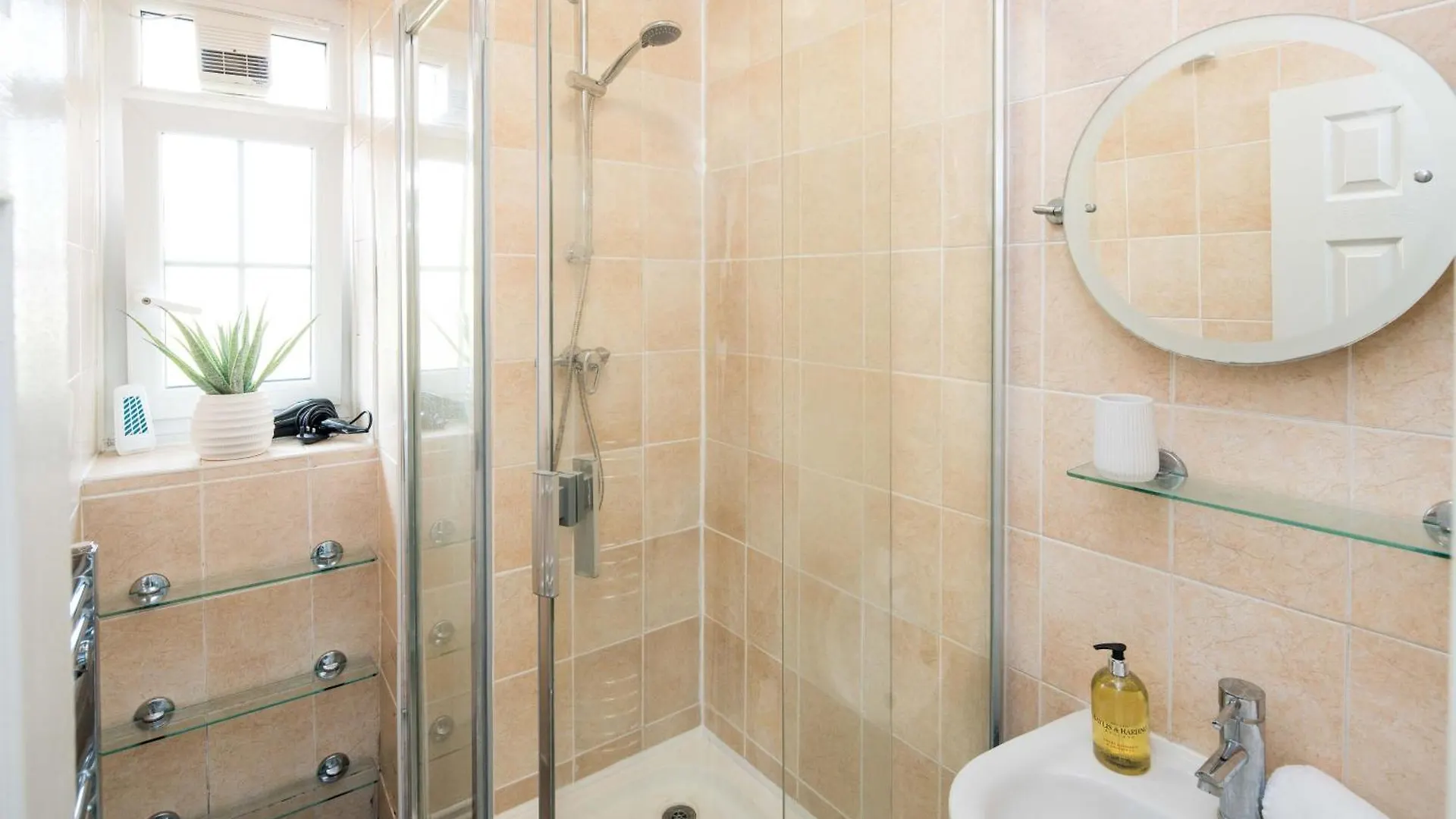 Sunny 2B-1B Flat Nr Borough Market, Central London United Kingdom